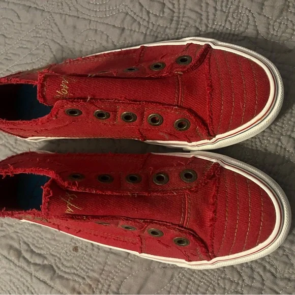 Blowfish women’s red slip on. Size 7. - Picture 2 of 4